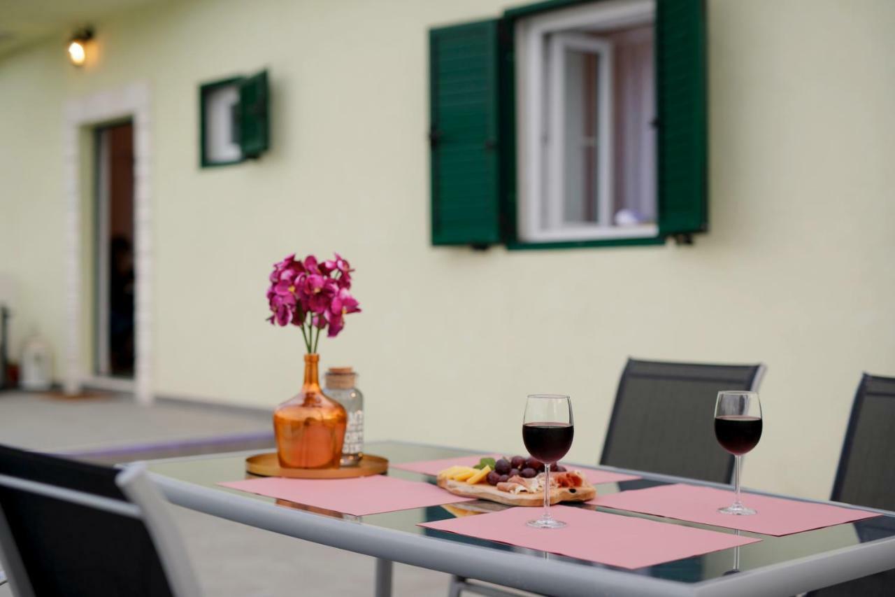 Villa House Lucia à Brstanovo Extérieur photo